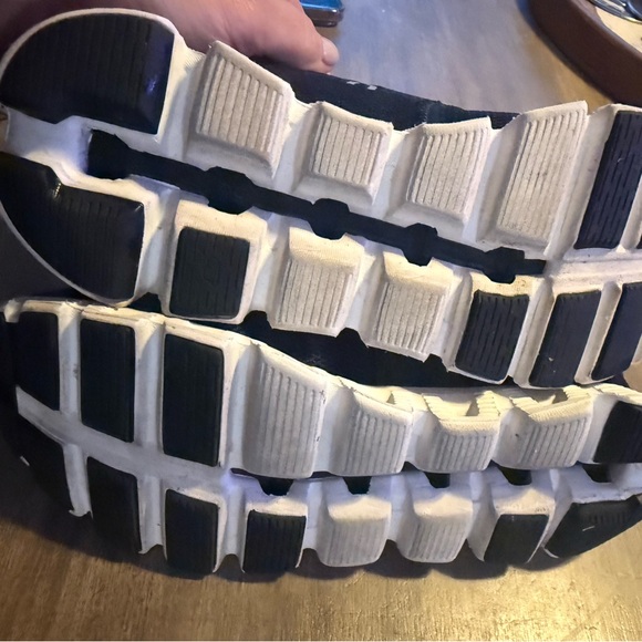 Women’s Black On Cloud 5 | Size 7.5 - Picture 4 of 5